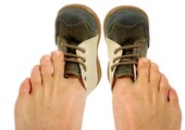 10 советов, как разносить обувь, которая жмет